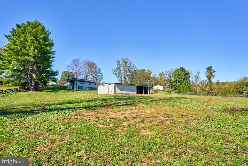 5635 MERRY OAKS RD