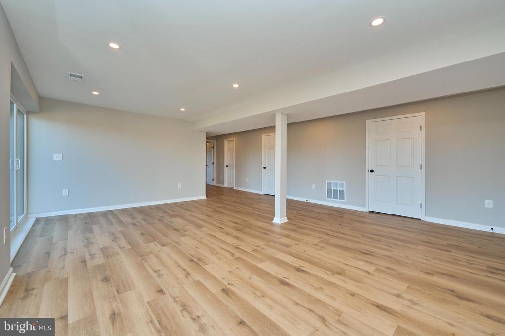 5635 MERRY OAKS RD