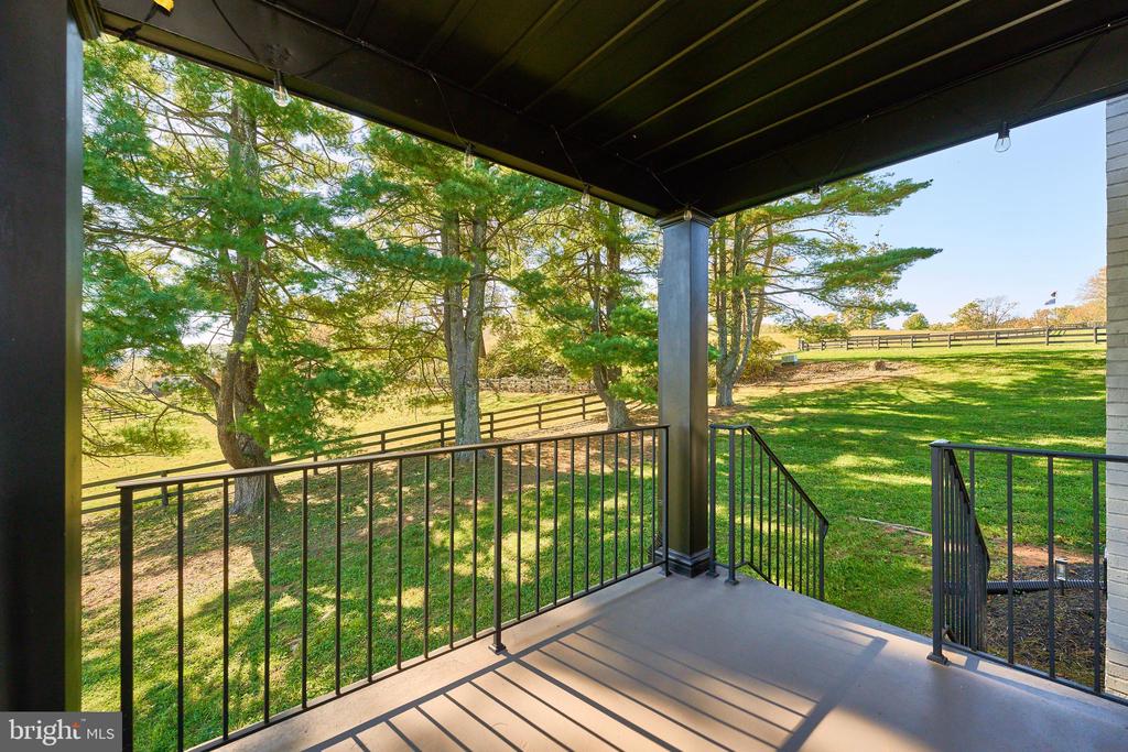 5635 MERRY OAKS RD