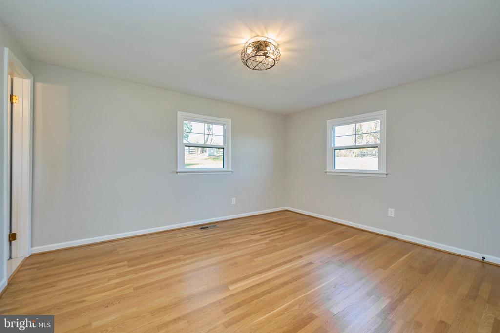 5635 MERRY OAKS RD