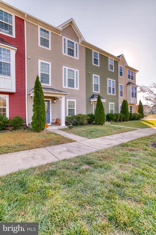 9024 RANDOLPH CIRCLE