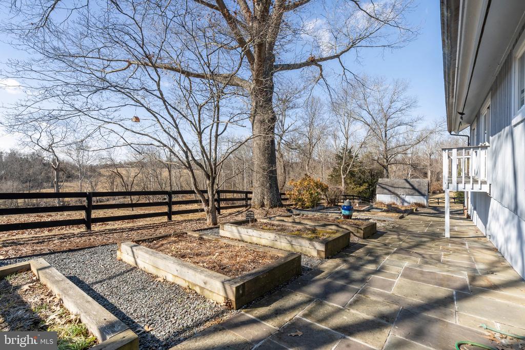 7507 LEIGH ROAD