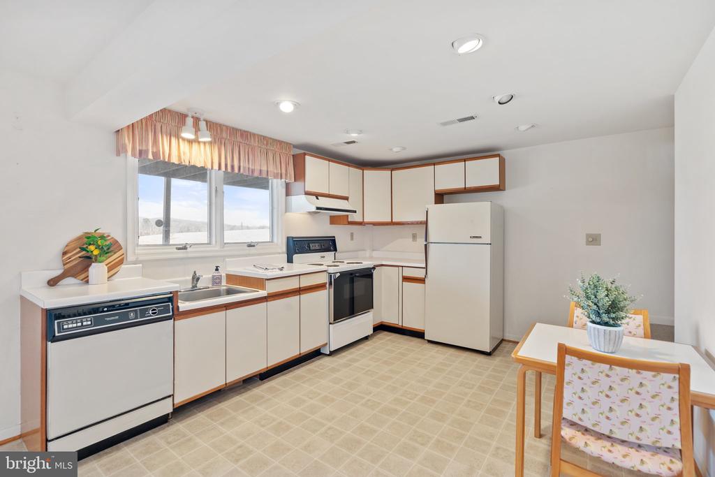7507 LEIGH ROAD