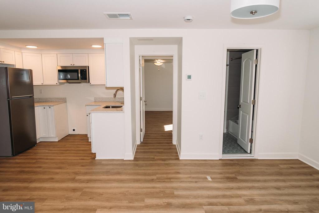380 BROADVIEW AVE #APT 5