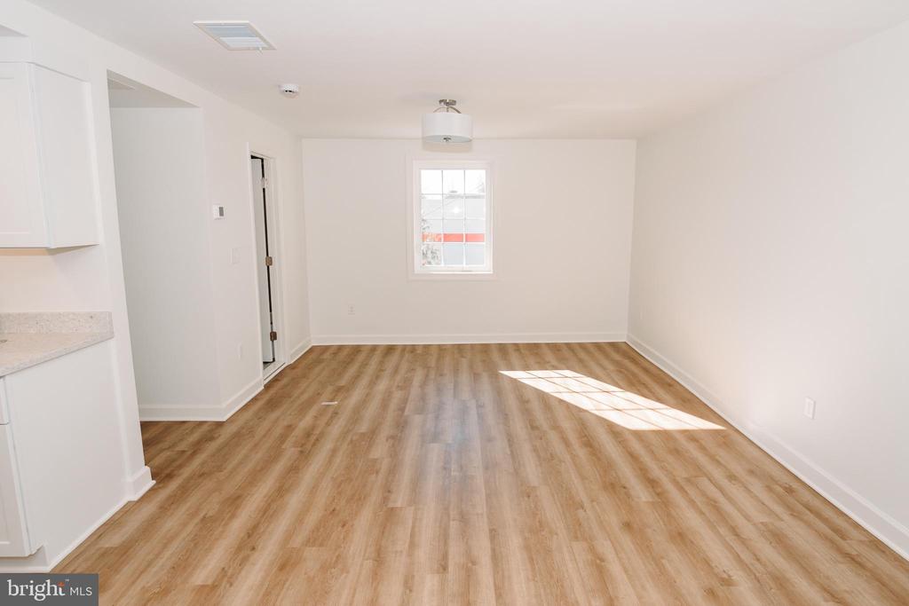 380 BROADVIEW AVE #APT 5