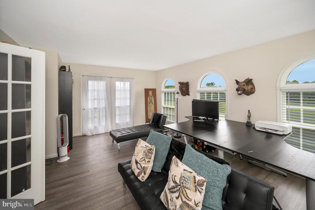 7267 Ridgedale Dr