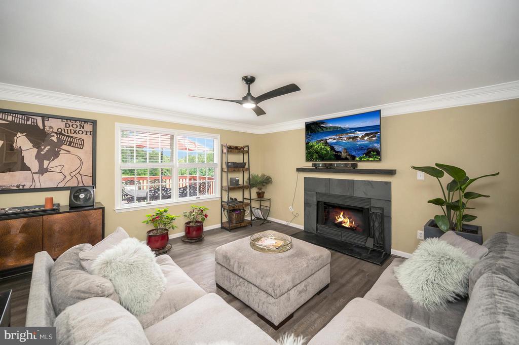 7267 Ridgedale Dr