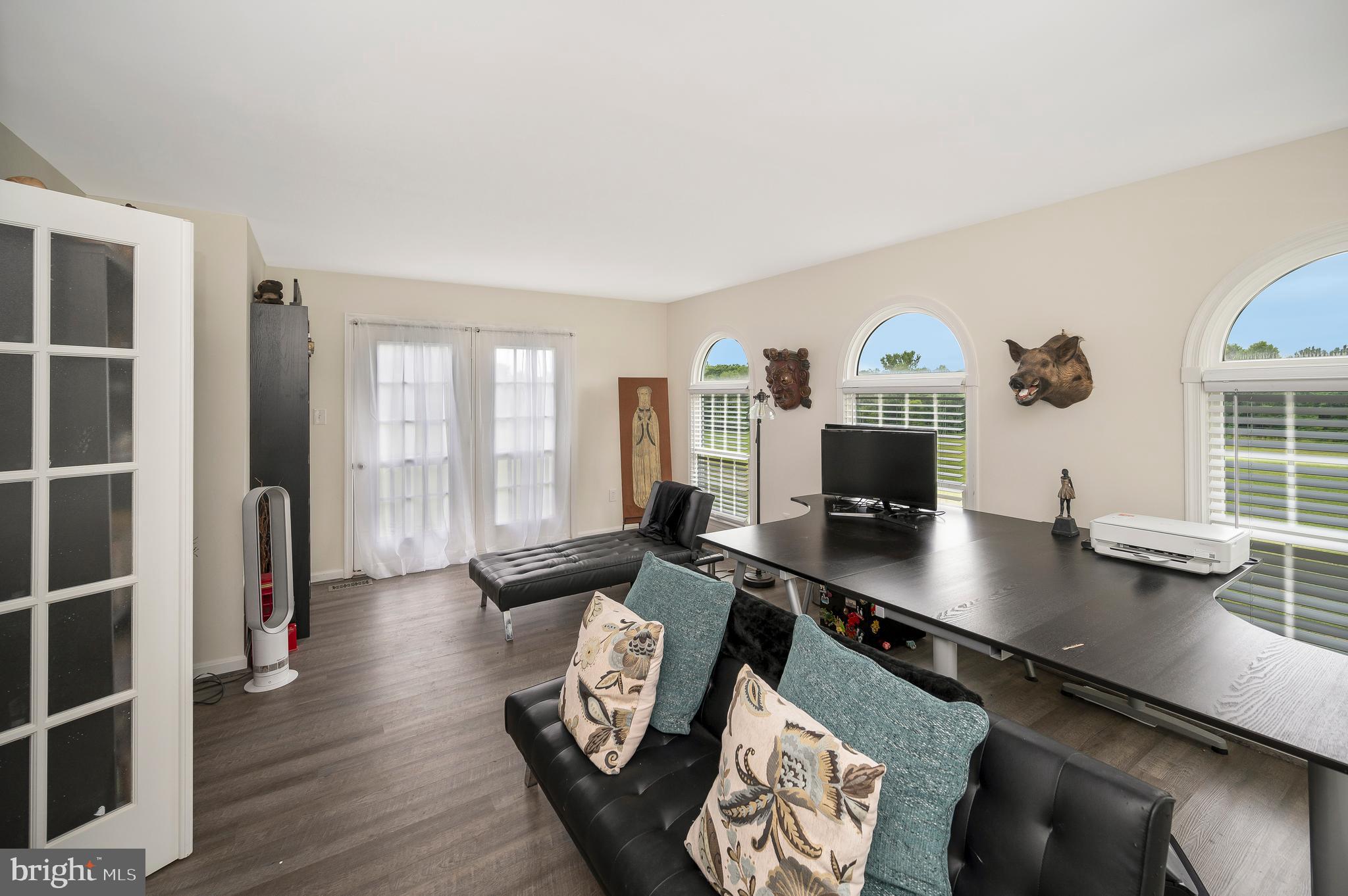 7267 Ridgedale Dr