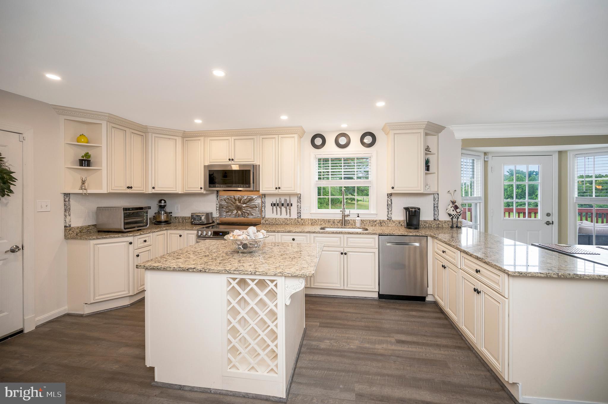 7267 Ridgedale Dr