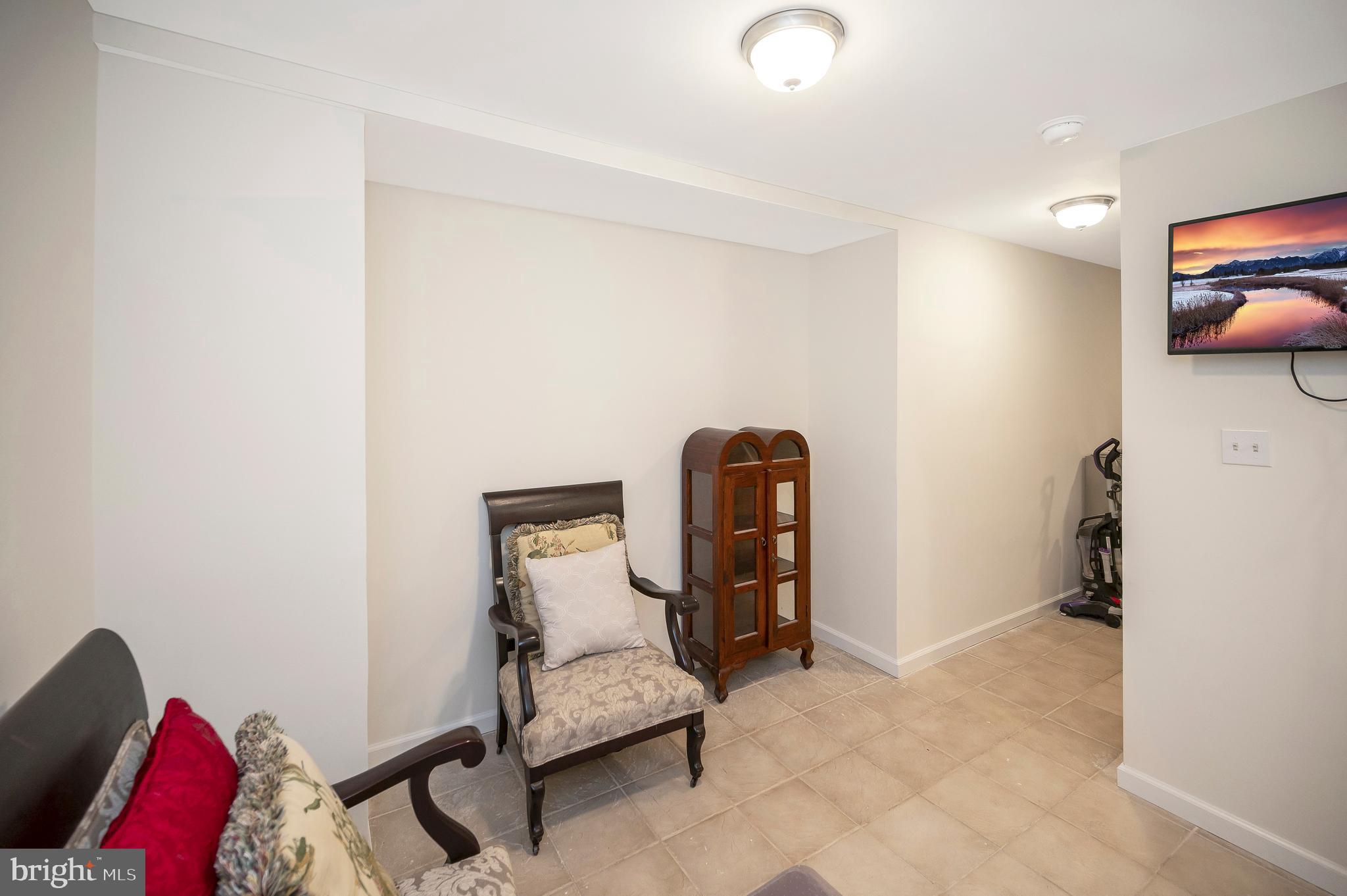 7267 Ridgedale Dr