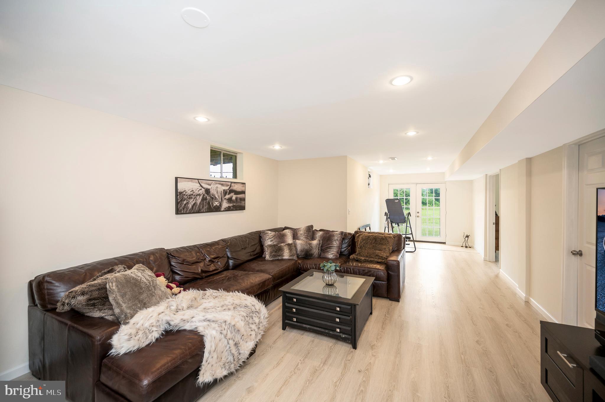 7267 Ridgedale Dr