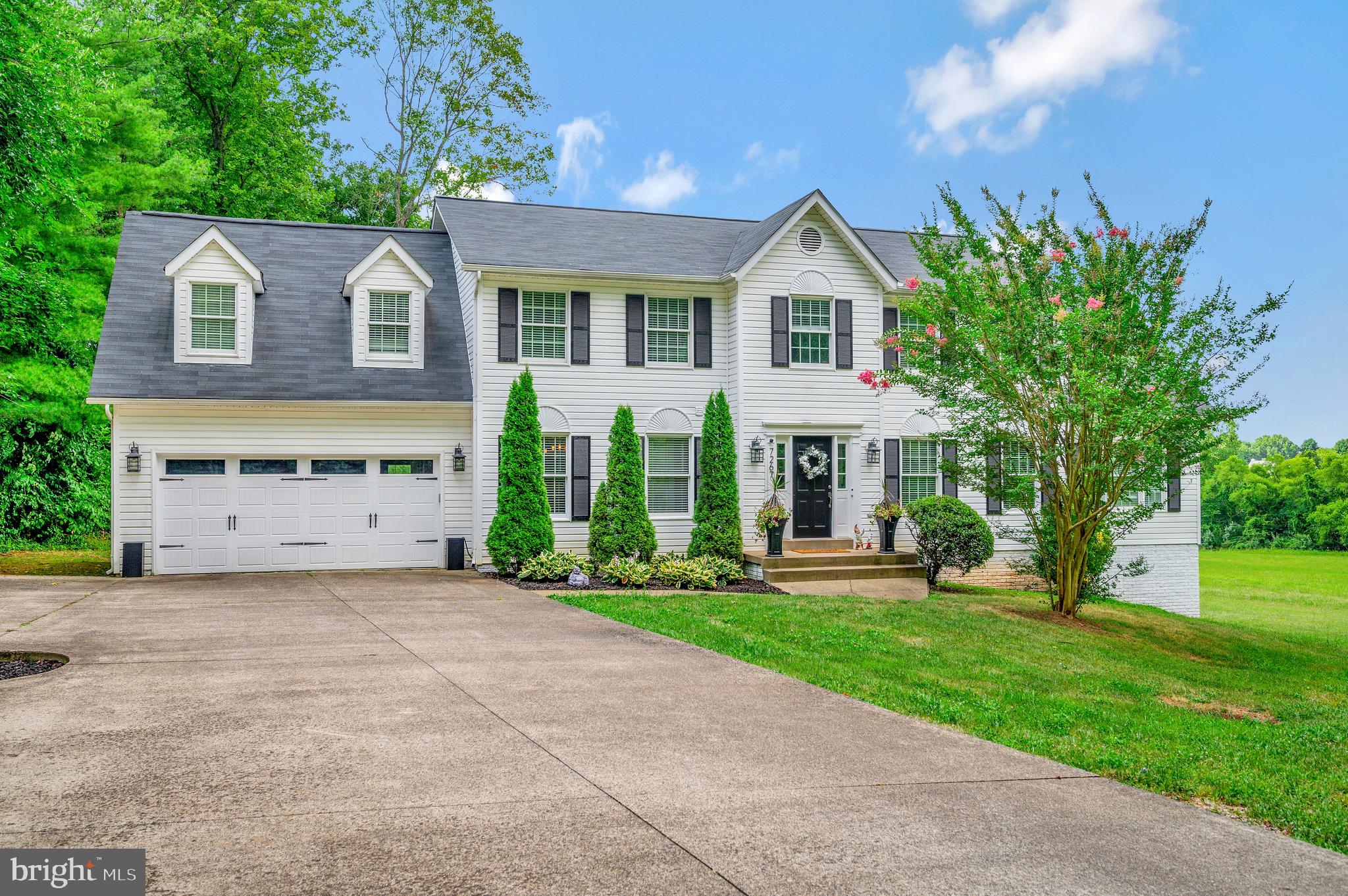 7267 Ridgedale Dr
