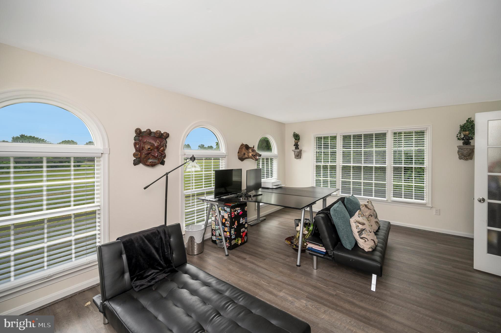 7267 Ridgedale Dr