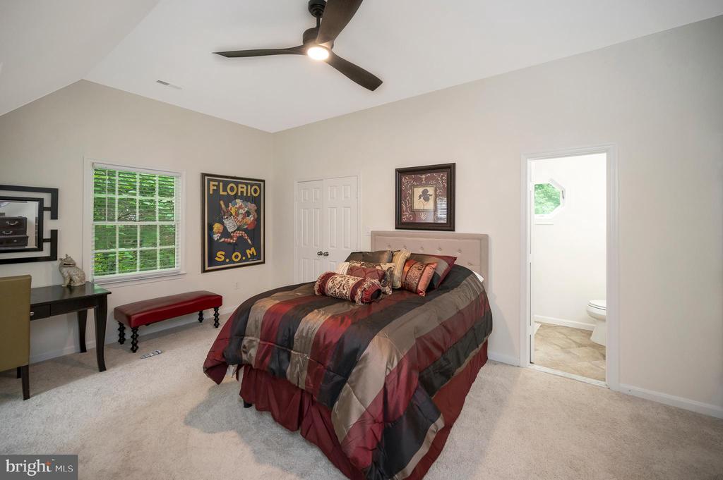7267 Ridgedale Dr