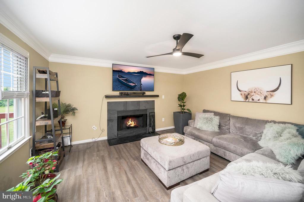 7267 Ridgedale Dr