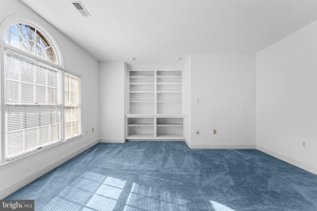 6586 CHESAPEAKE PLACE