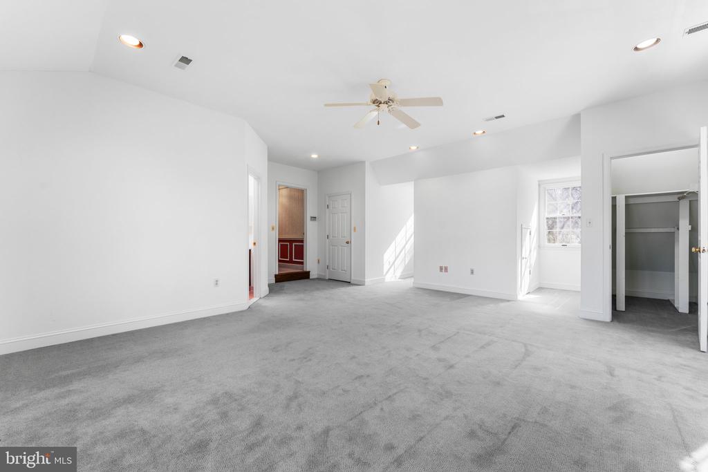 6586 CHESAPEAKE PLACE