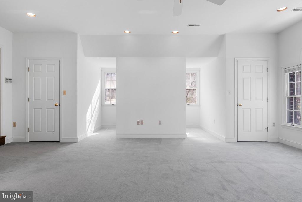 6586 CHESAPEAKE PLACE