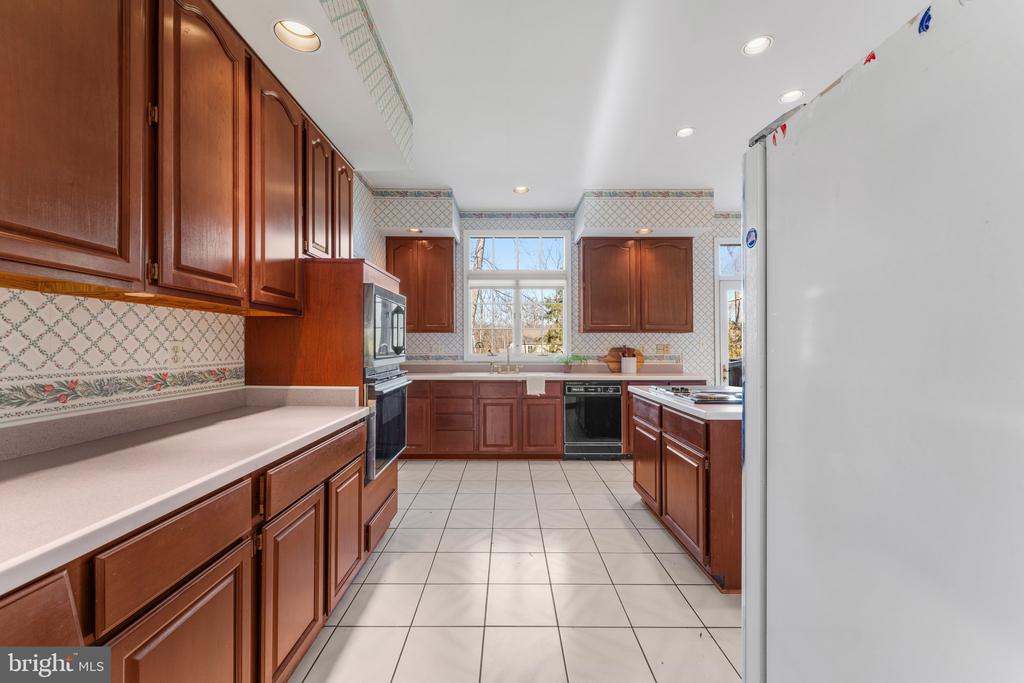 6586 CHESAPEAKE PLACE