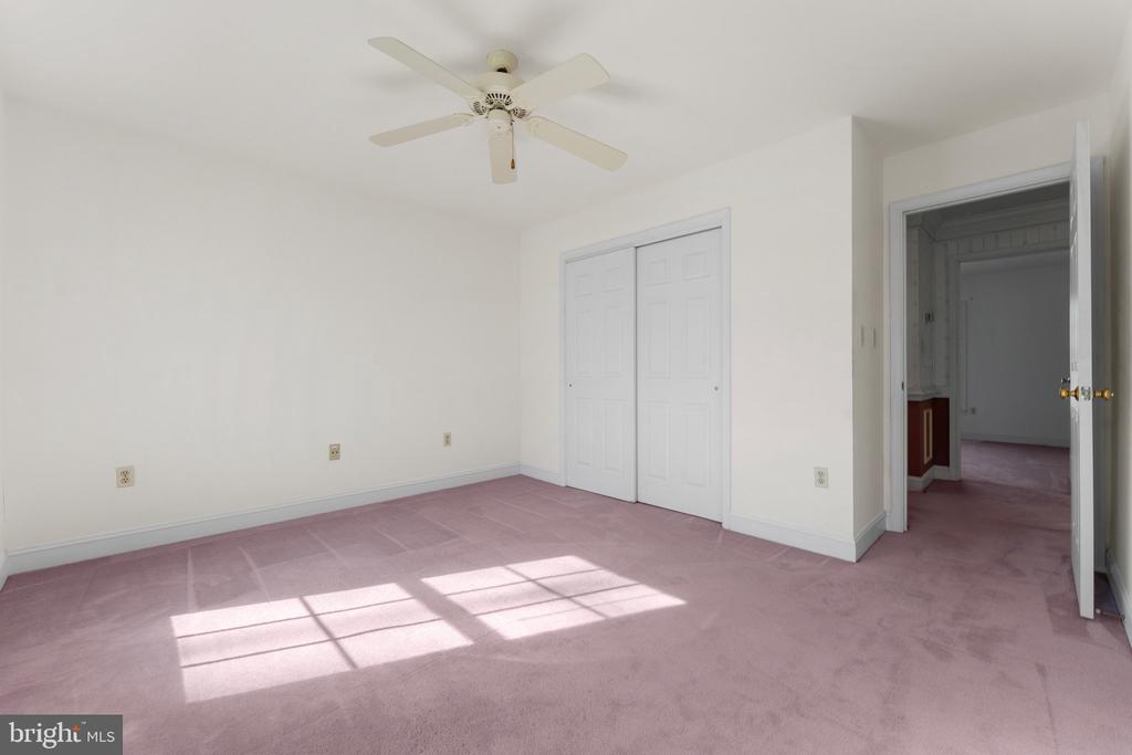 6586 CHESAPEAKE PLACE
