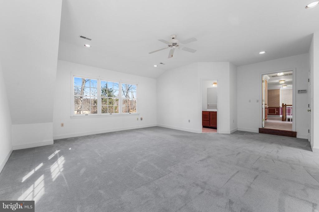 6586 CHESAPEAKE PLACE