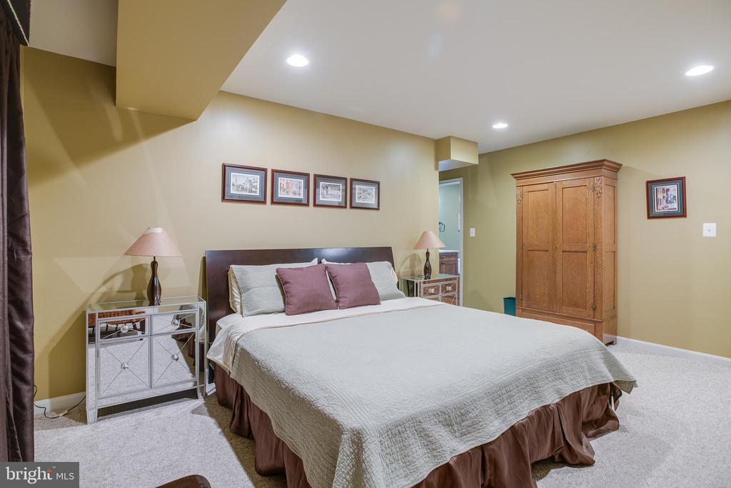 6735 ECKERT COURT