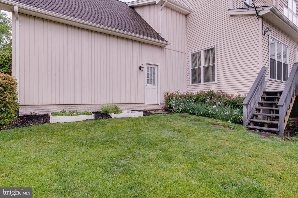 6735 ECKERT COURT