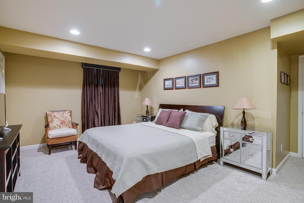 6735 ECKERT COURT