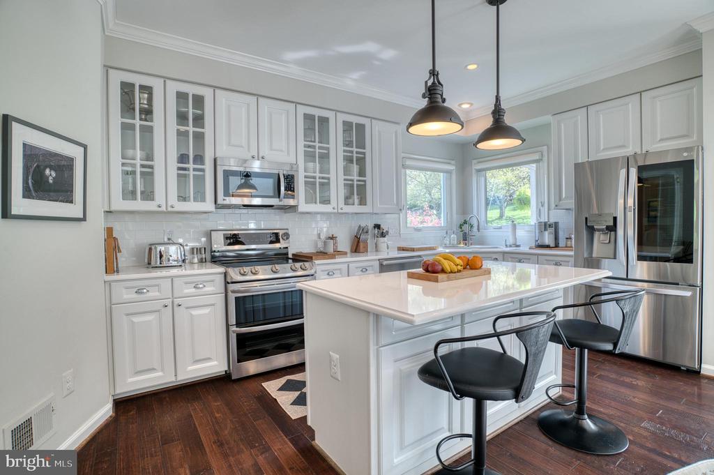 7179 BREWSTER LANE