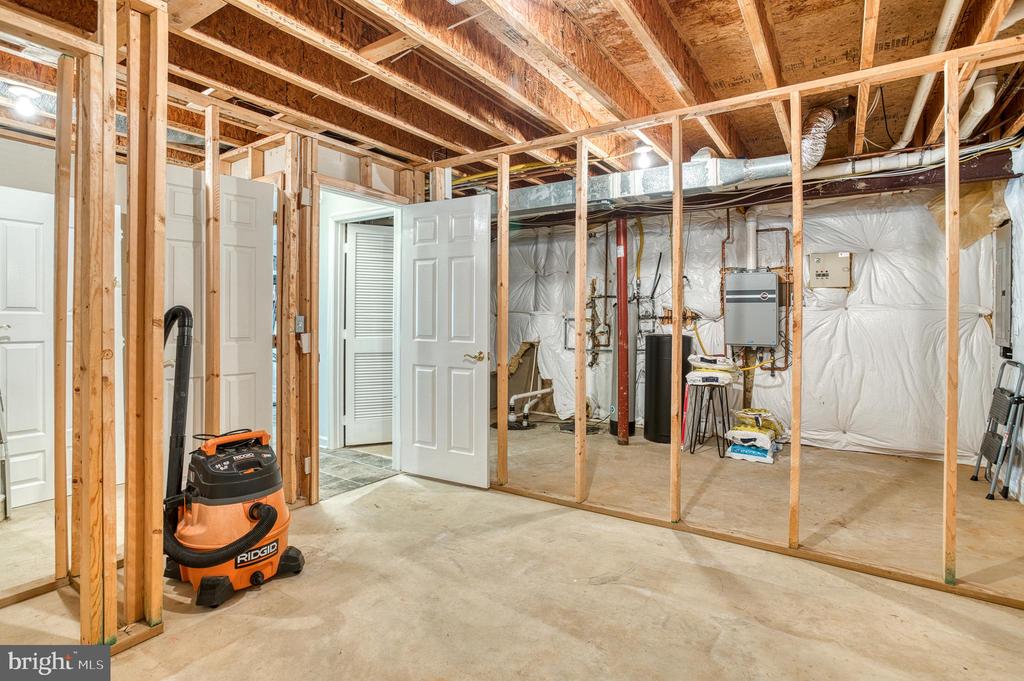 7179 BREWSTER LANE