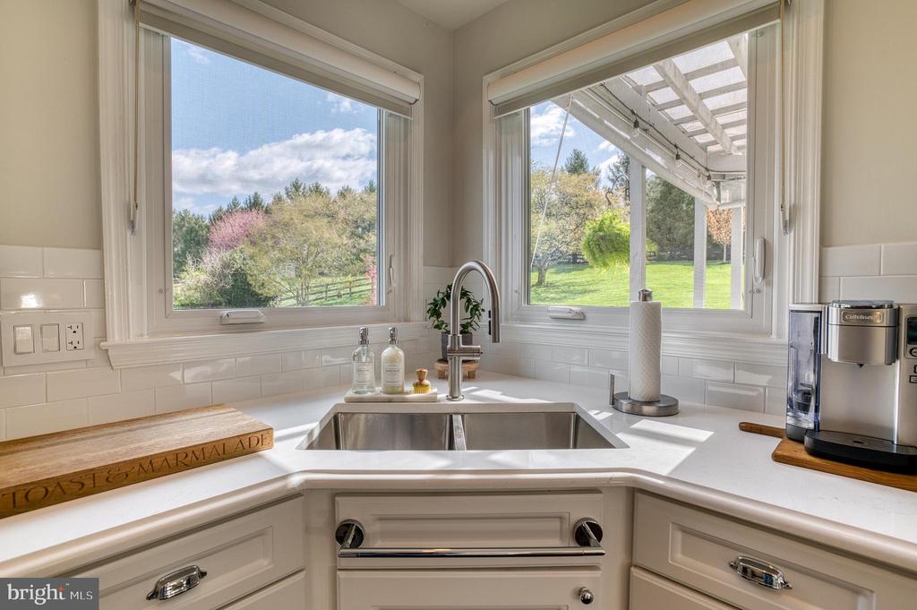 7179 BREWSTER LANE