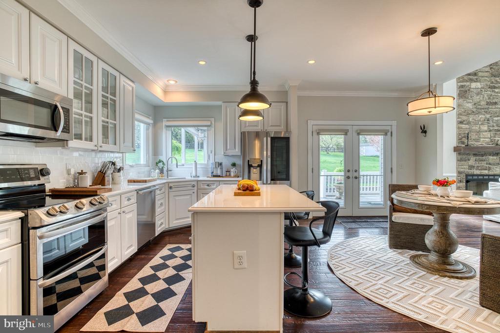 7179 BREWSTER LANE