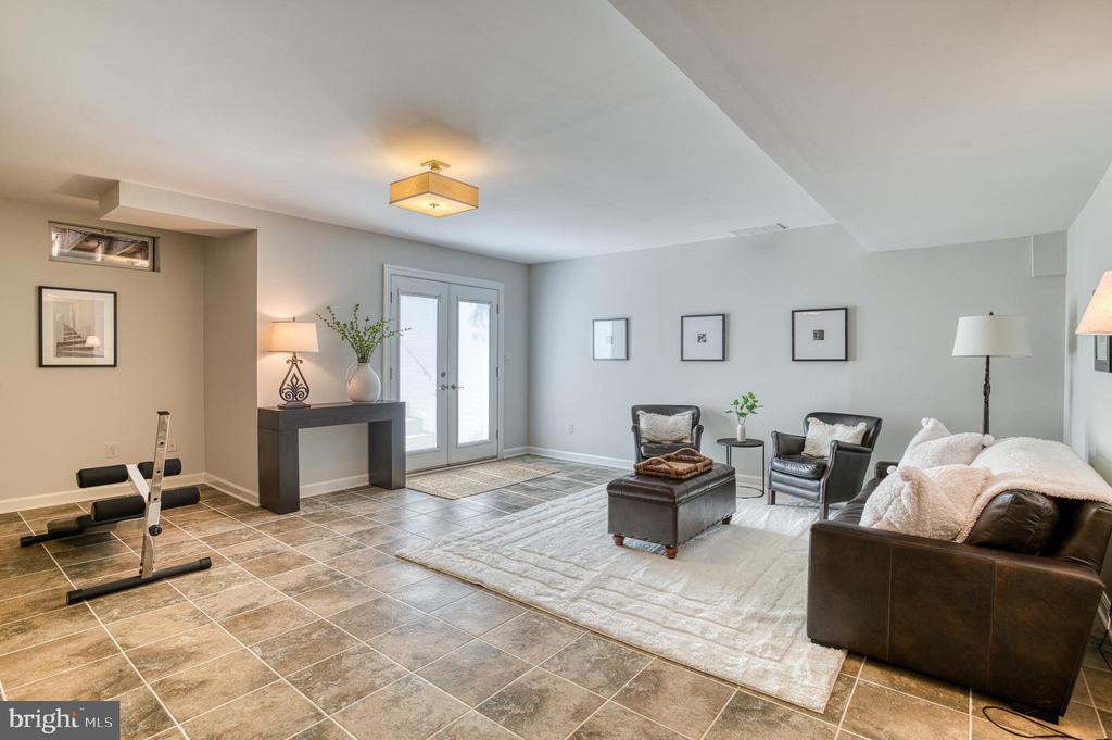 7179 BREWSTER LANE
