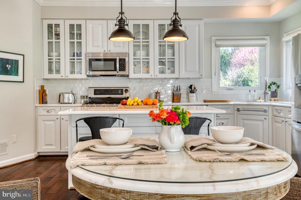 7179 BREWSTER LANE