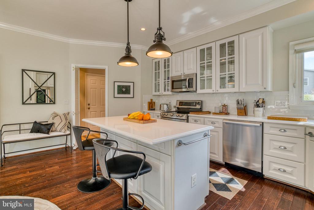 7179 BREWSTER LANE