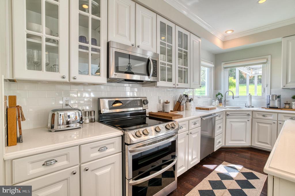 7179 BREWSTER LANE