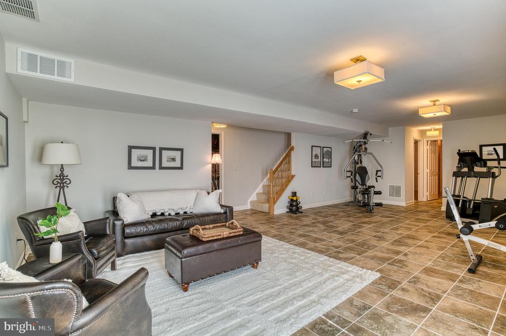 7179 BREWSTER LANE