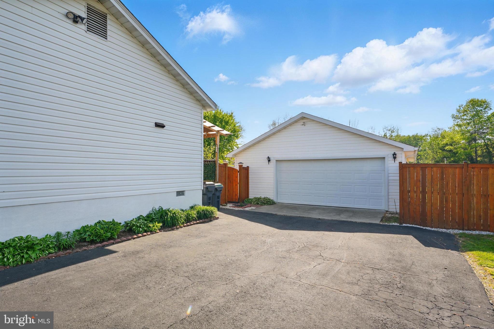 6775 RUGBY PLACE