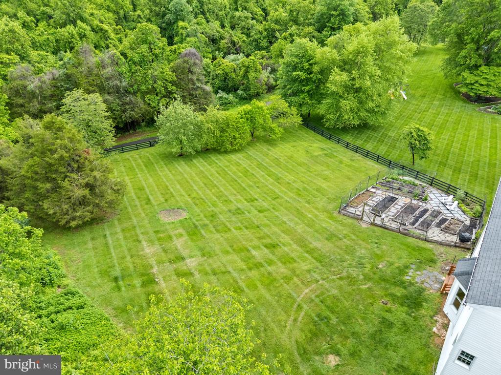 5722 POND VIEW LANE