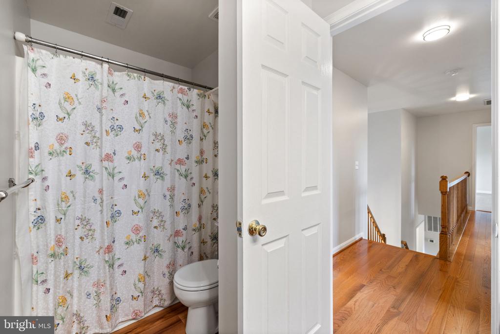 5722 POND VIEW LANE