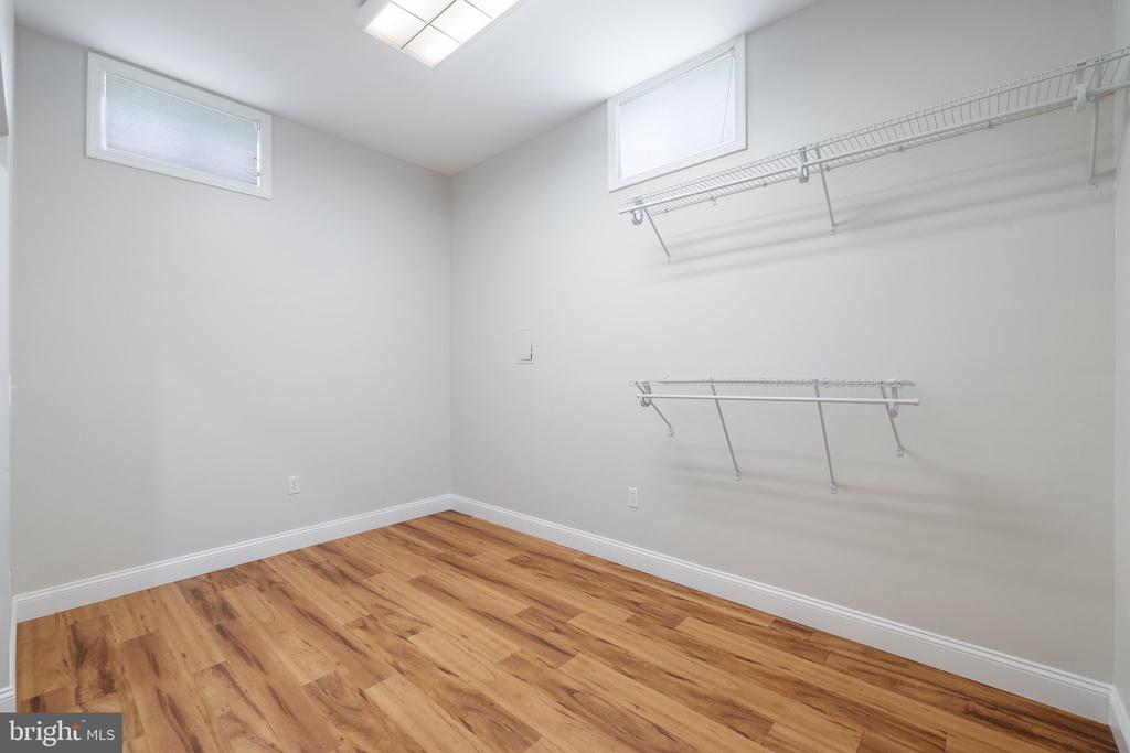 5722 POND VIEW LANE