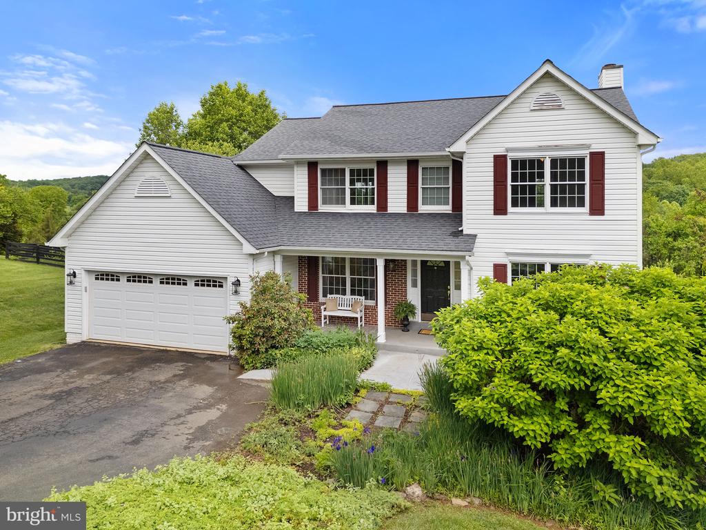 5722 POND VIEW LANE