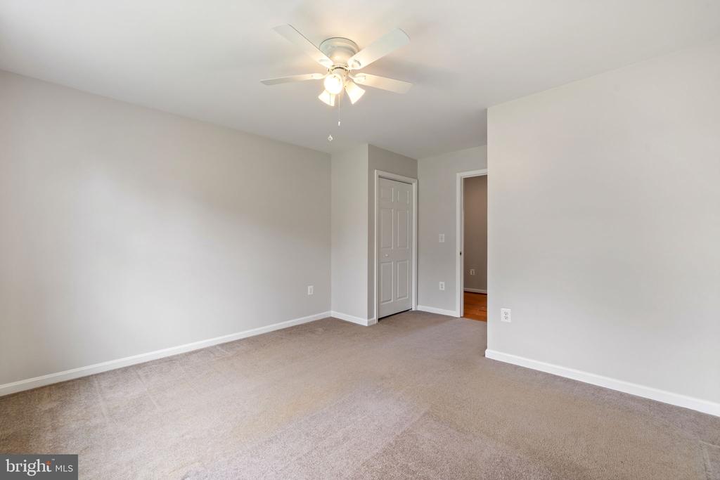 5722 POND VIEW LANE