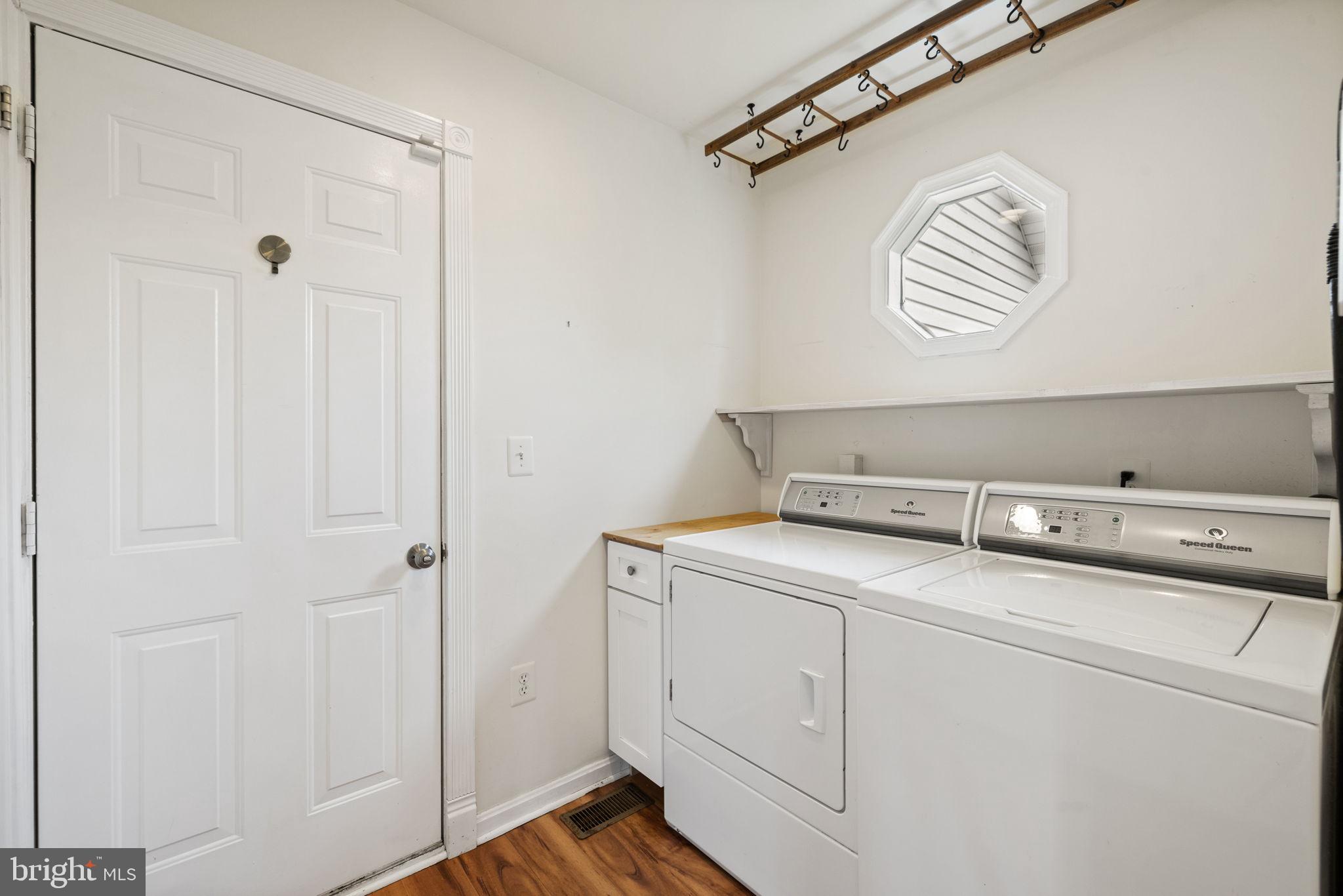 5722 POND VIEW LANE