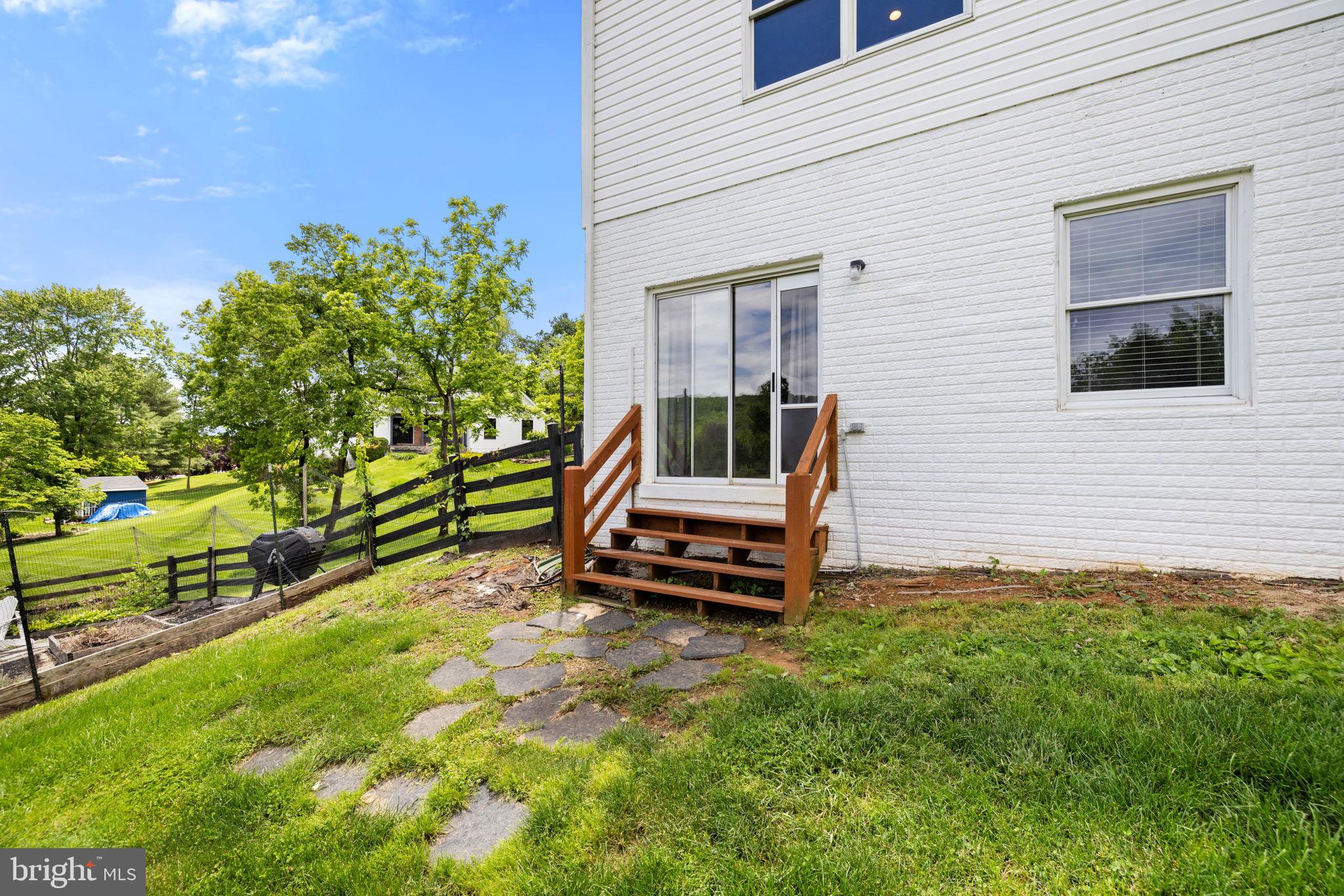 5722 POND VIEW LANE