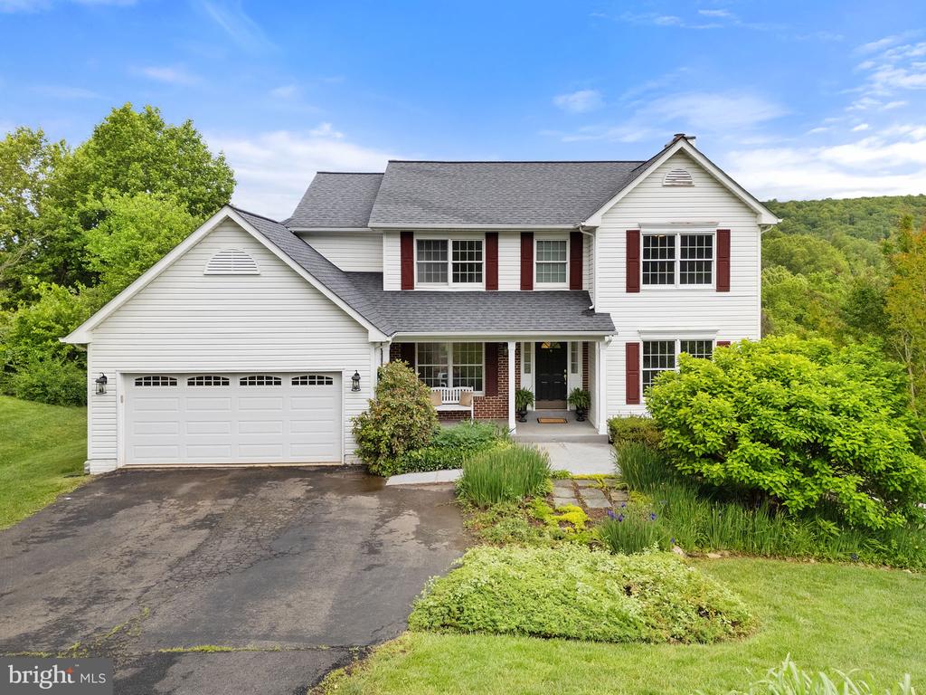 5722 POND VIEW LANE