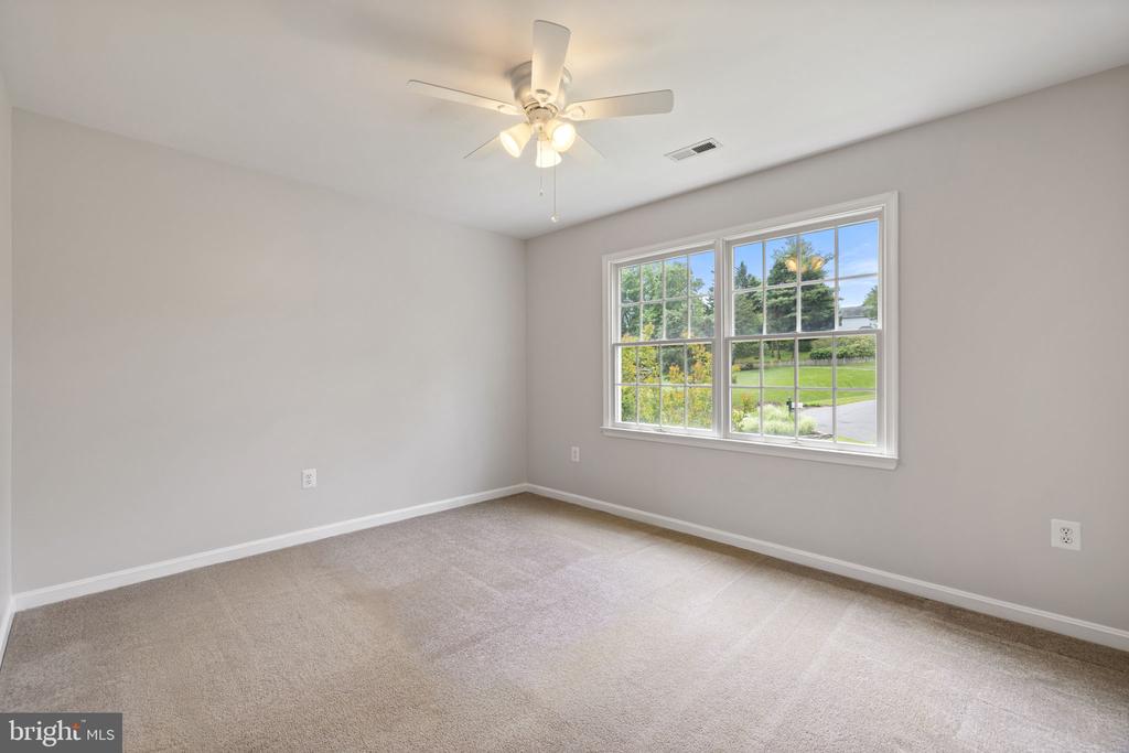 5722 POND VIEW LANE