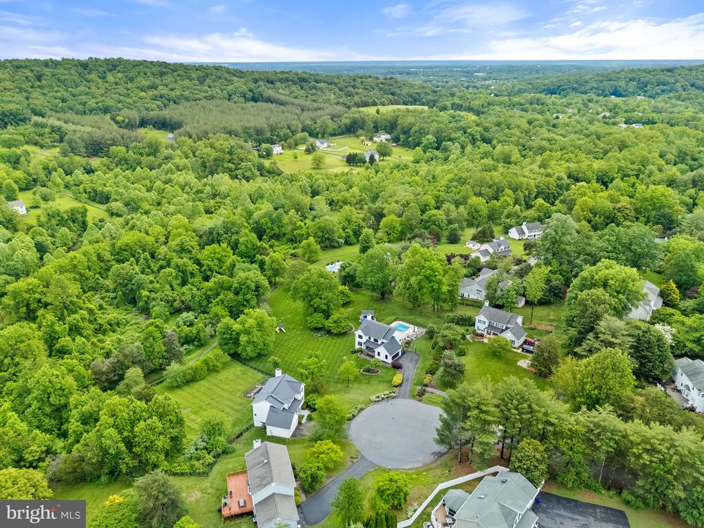 5722 POND VIEW LANE