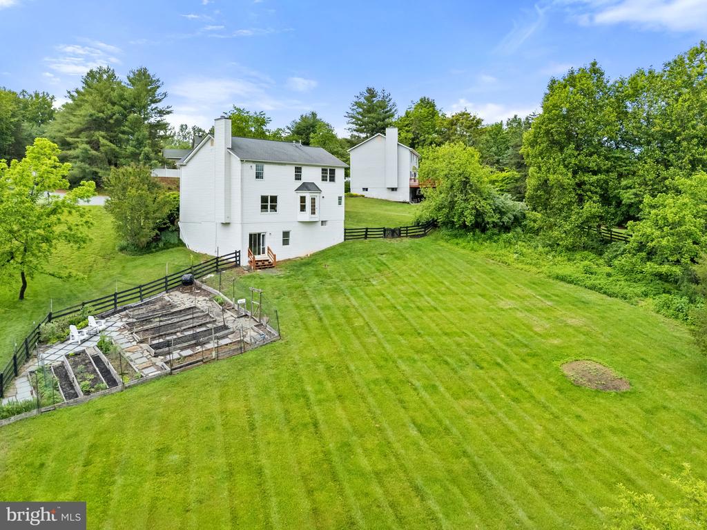 5722 POND VIEW LANE