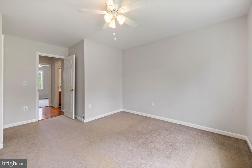 5722 POND VIEW LANE
